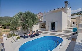 Beautiful Home In Martinscica With Wifi