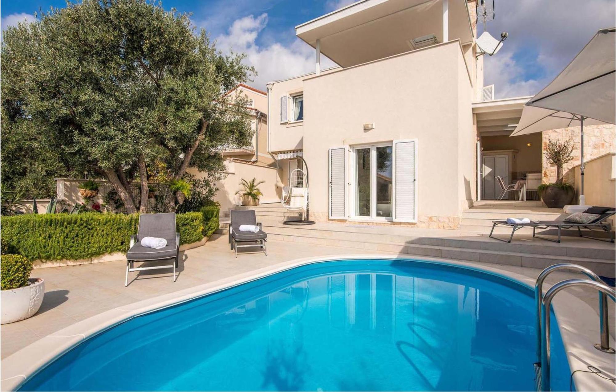 Beautiful Home In Martinscica With Wifi Exterior foto