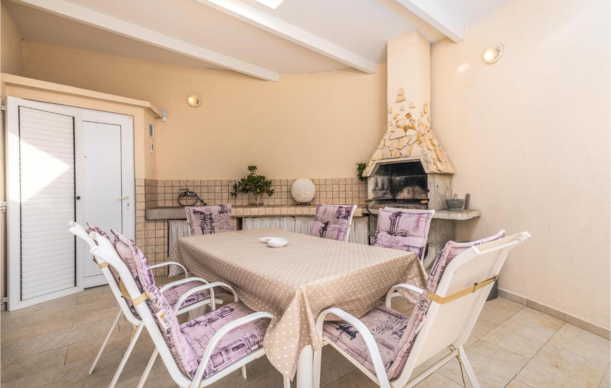Beautiful Home In Martinscica With Wifi Exterior foto
