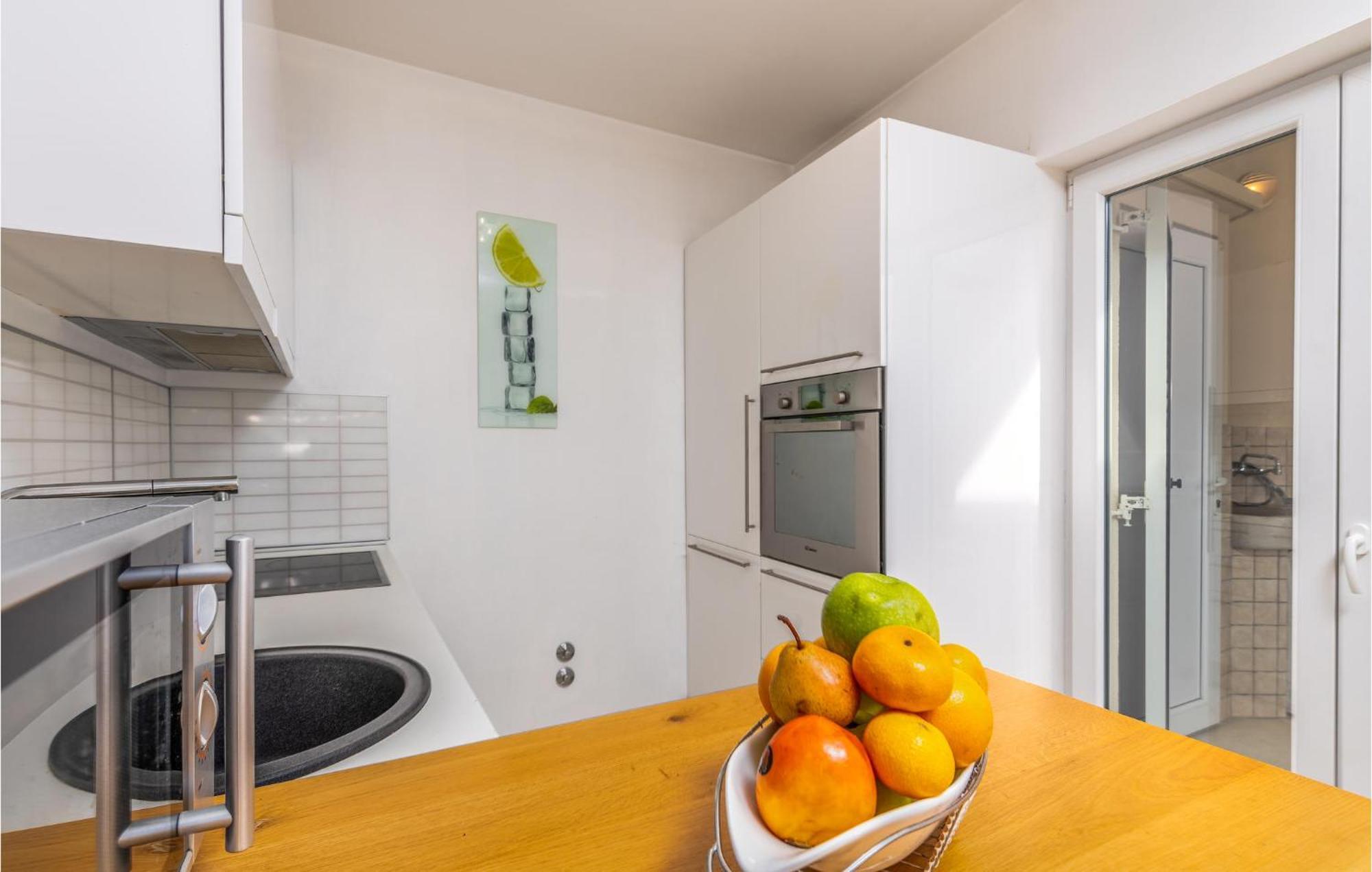 Beautiful Home In Martinscica With Wifi Exterior foto